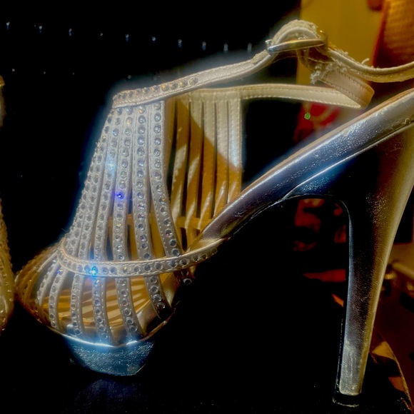 Women’s high heels diamond rhinestone slip ons good condition size 7 silver !E - Picture 1 of 3